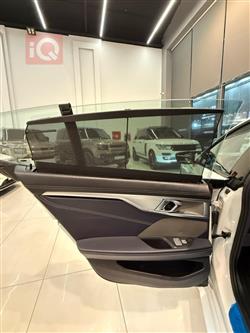 بي ام دبليو 8 الفئة